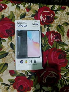urgent sell vivo y21s 8 gb 256 gb mobile with box and charger. 0