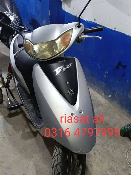 49 cc japanese 4 stroke tri wheeler scooty contact at 03004142432 2