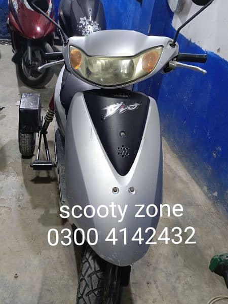 49 cc japanese 4 stroke tri wheeler scooty contact at 03004142432 3