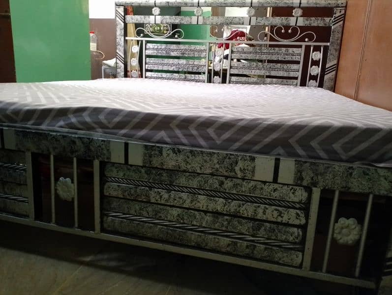 King Bed with Mattress Exlant condition. Urgent sale 1