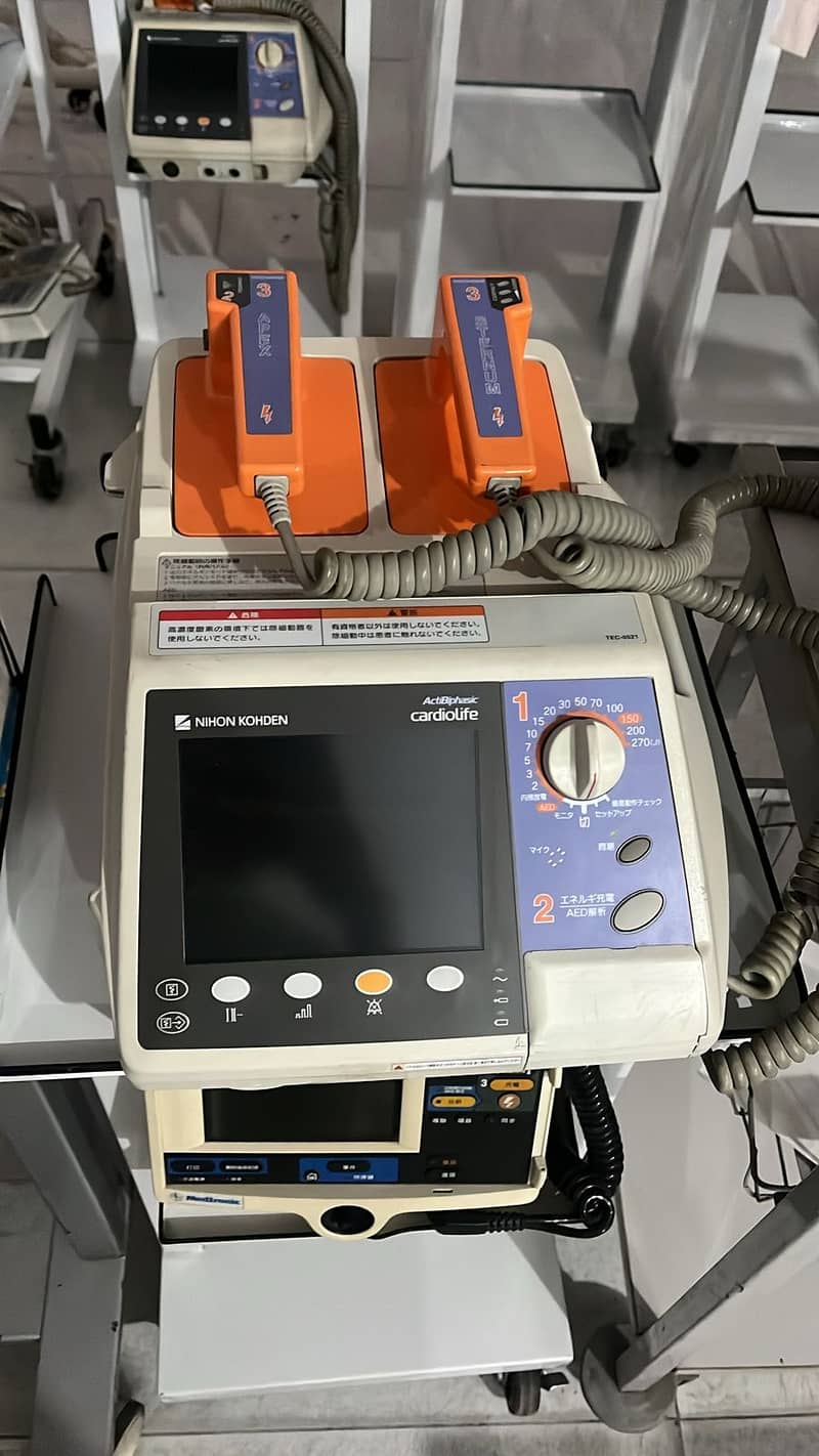 Defibrillators -  Nihon Kohden, Philips, mindray 3