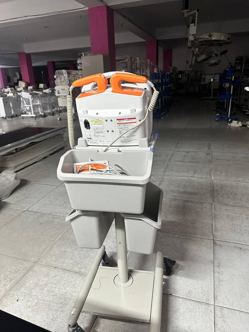 Defibrillators -  Nihon Kohden, Philips, mindray 5