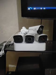 UNV 4ch nvr with 4port poe 4 Ip cameras new condition