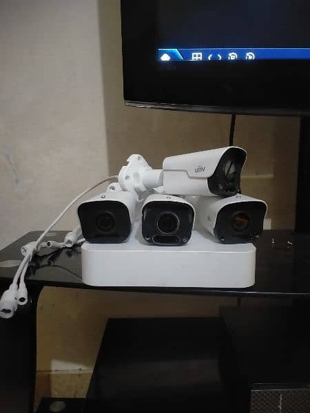 UNV 4ch nvr with 4port poe 4 Ip cameras new condition 3