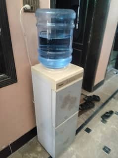 Water dispenser for sell in good condition 0