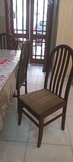 dining table with 6 chairs for sale in very good condition