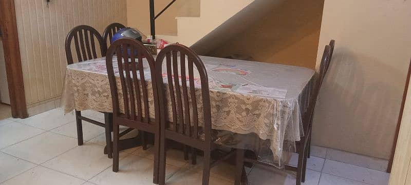 dining table with 6 chairs for sale in very good condition 2