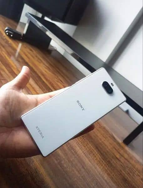 Sony Xperia 8 flagship mobile phone just like new 1