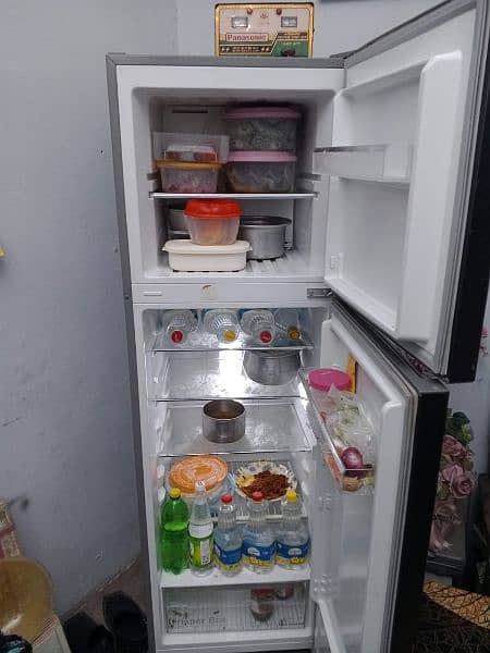 saudia company ka fridge ha condition  new ha Kam use hoia ha 2