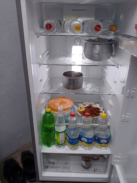 saudia company ka fridge ha condition  new ha Kam use hoia ha 3