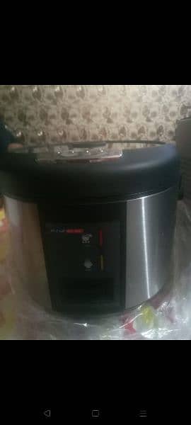 electric rice cooker buy from Saudi Arabia . 1.8ltr capacity 1