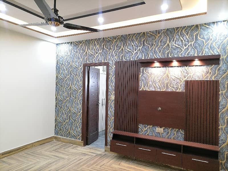 House For Sale In Rs. 38000000/- 16