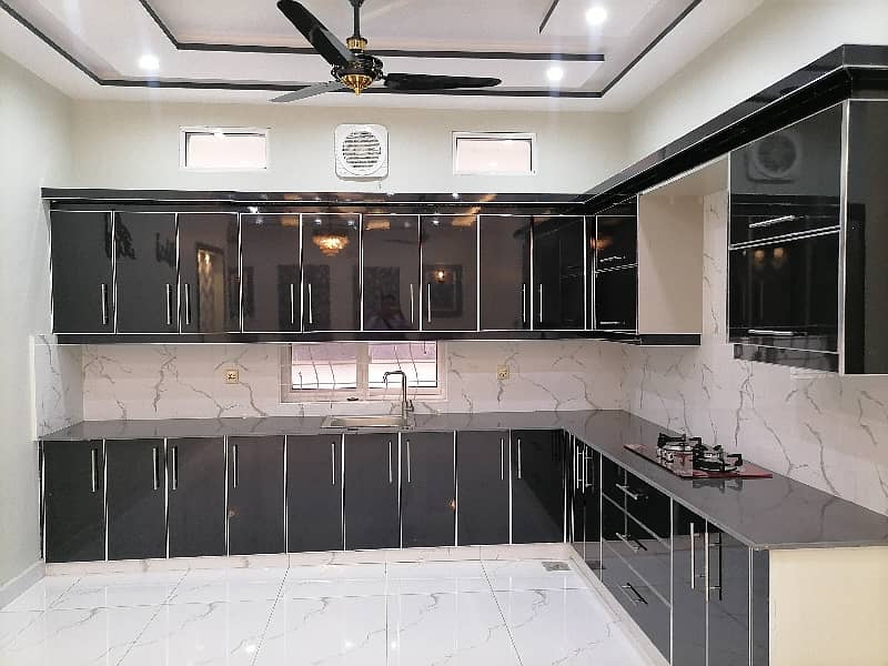 House For Sale In Rs. 38000000/- 23