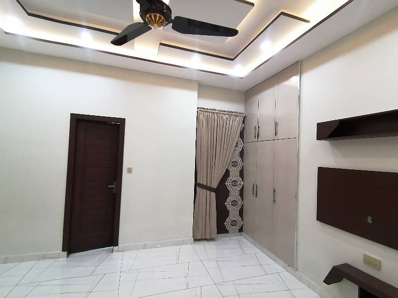 House For Sale In Rs. 38000000/- 37