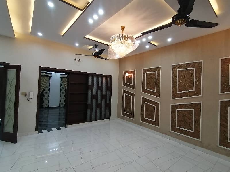 House For Sale In Rs. 38000000/- 43