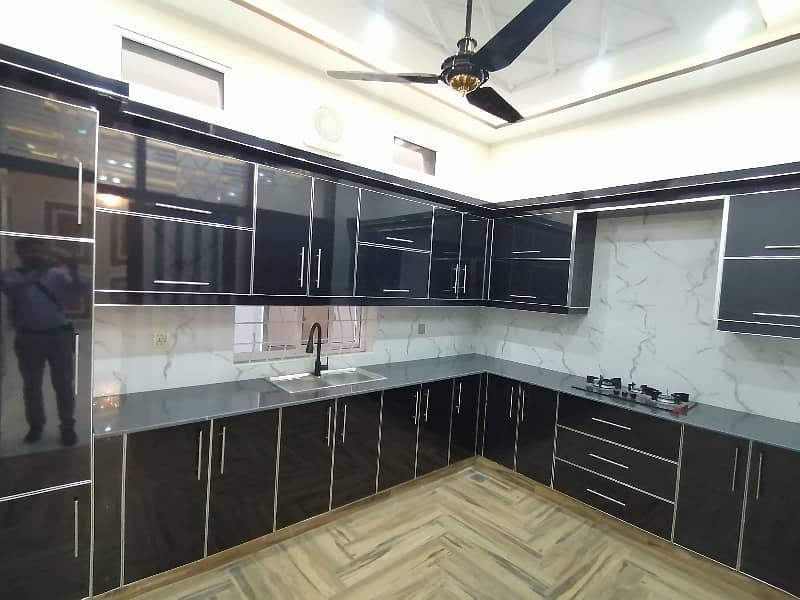 House For Sale In Rs. 38000000/- 44