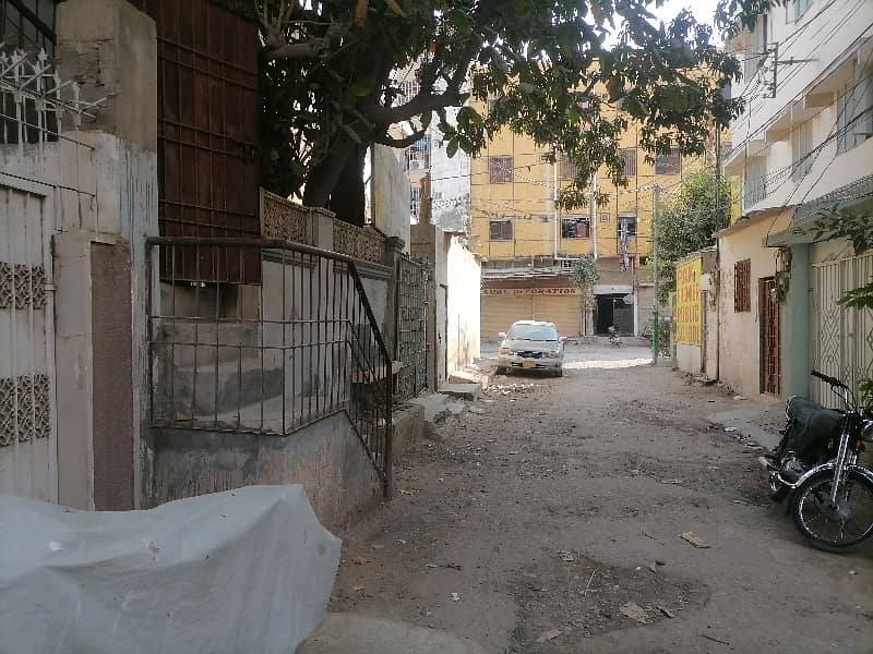 House Spread Over 120 Square Yards In North Karachi - Sector 11-C/1 Available 1