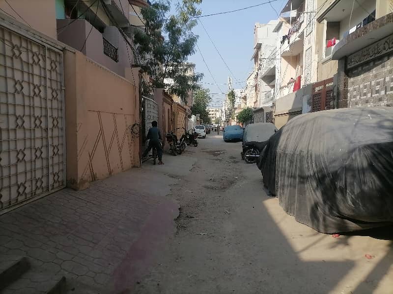 House Spread Over 120 Square Yards In North Karachi - Sector 11-C/1 Available 2