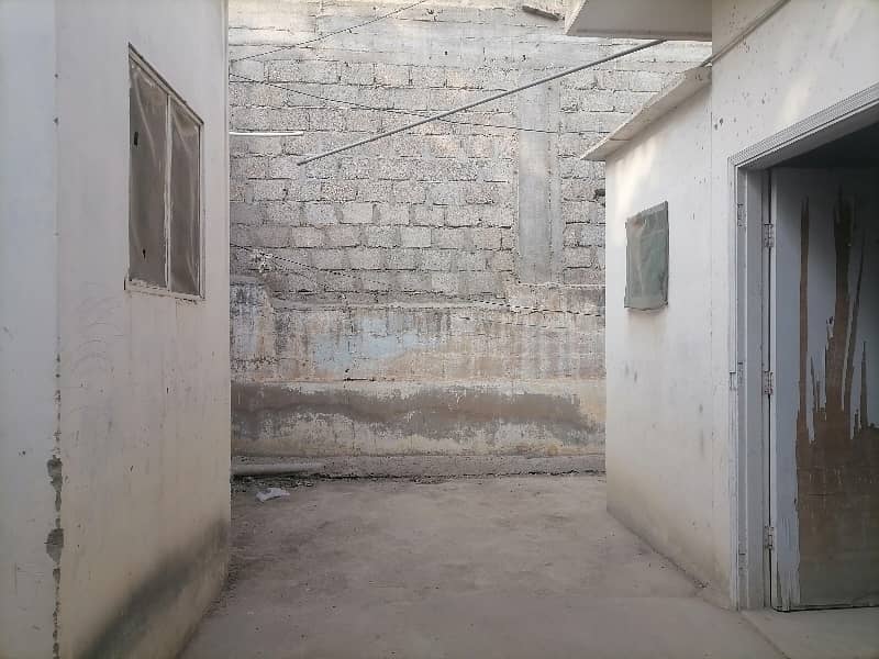 House Spread Over 120 Square Yards In North Karachi - Sector 11-C/1 Available 21
