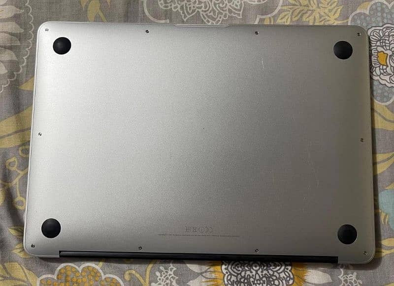 MacBook Air (13-inch, Early 2015) including 45W charger plus Bag 3