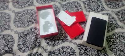 OnePlus 6 with box charger 0