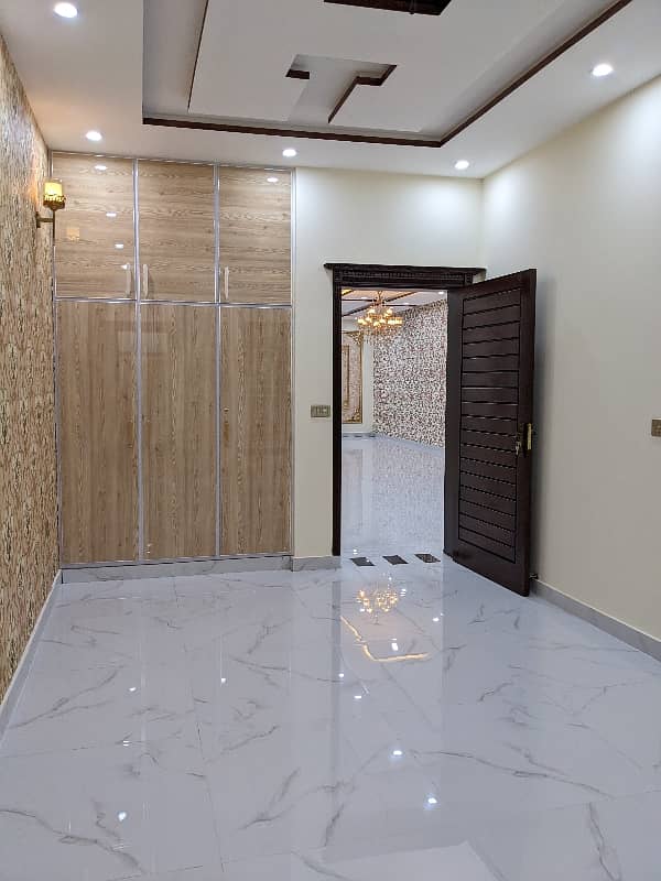 10 MARLA BRAND NEW FIRST ENTERY VIP LUXERY LEATEST ULTRA MODERN STYLISH House available for sale in johertown lahore on main 65 fit road by fast property services real estate and builders lahore 3