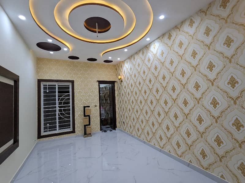 10 MARLA BRAND NEW FIRST ENTERY VIP LUXERY LEATEST ULTRA MODERN STYLISH House available for sale in johertown lahore on main 65 fit road by fast property services real estate and builders lahore 11