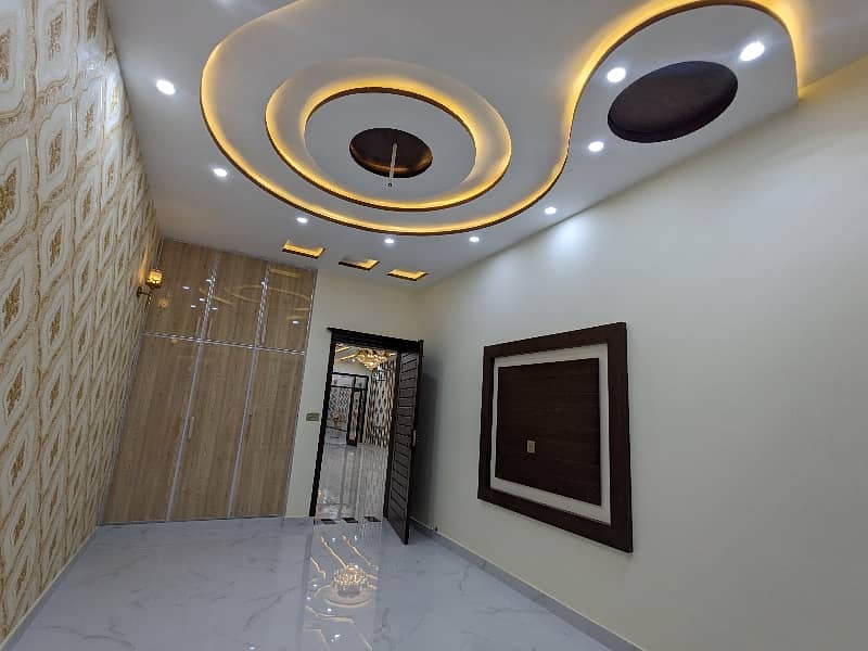 10 MARLA BRAND NEW FIRST ENTERY VIP LUXERY LEATEST ULTRA MODERN STYLISH House available for sale in johertown lahore on main 65 fit road by fast property services real estate and builders lahore 21