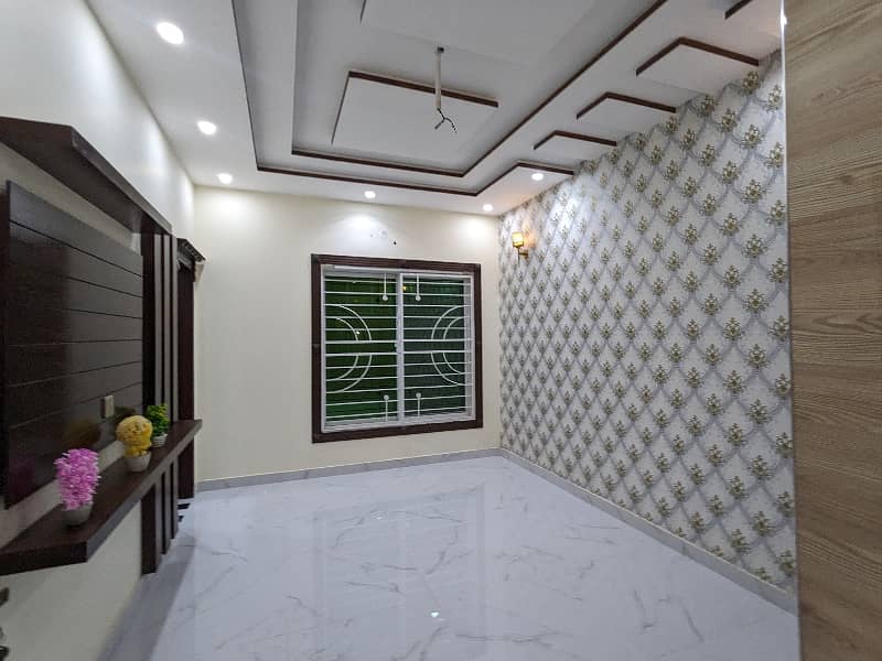 10 MARLA BRAND NEW FIRST ENTERY VIP LUXERY LEATEST ULTRA MODERN STYLISH House available for sale in johertown lahore on main 65 fit road by fast property services real estate and builders lahore 38