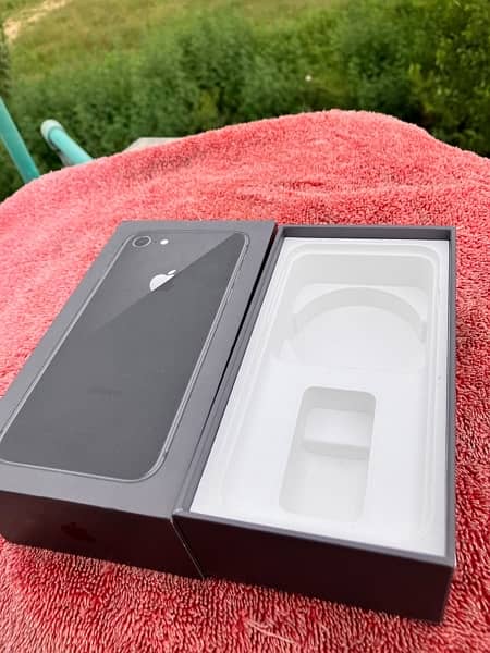 iPhone 8 64gb offical pta proved with box 4