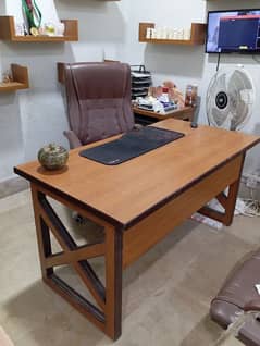 Office table in Wood