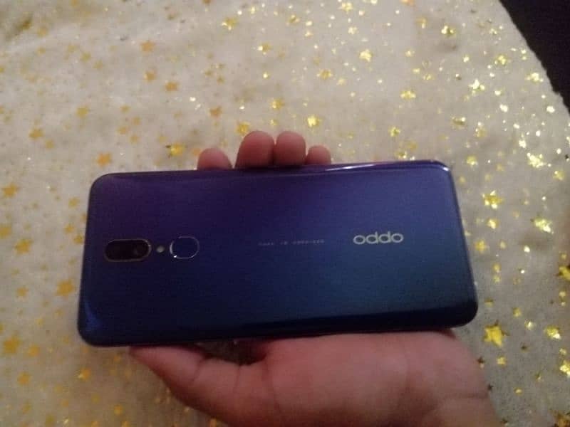 This is OPPO F11 having 8GB RAM and 256GB ROM 2