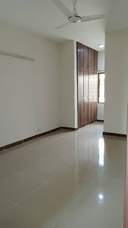 Apartment available for Rent in Askari 11 sec-B Lahore 7