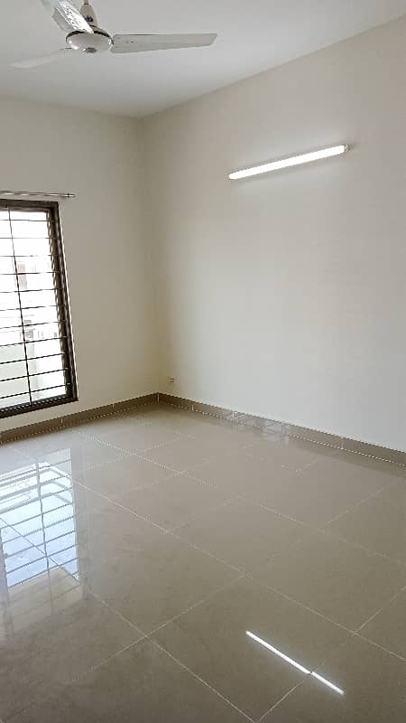 Apartment available for Rent in Askari 11 sec-B Lahore 18