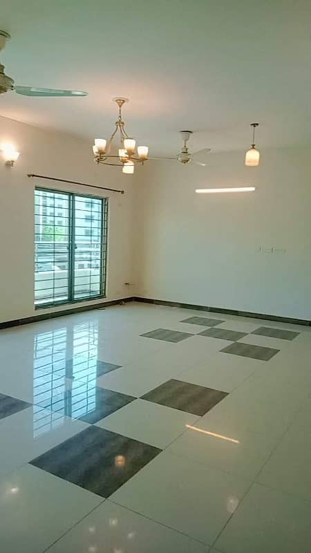 Apartment available for sale in Askari 11 sec-B Lahore 14
