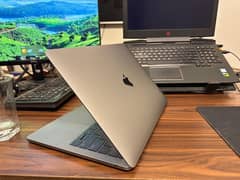 Selling my MacBook Pro 2017 256gb i5 0