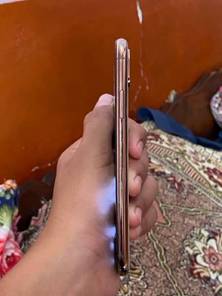 iPhone XS 4