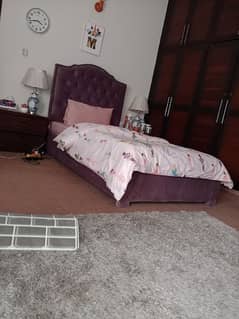 single bed for fell complete molty foam ki sat achi condition ma