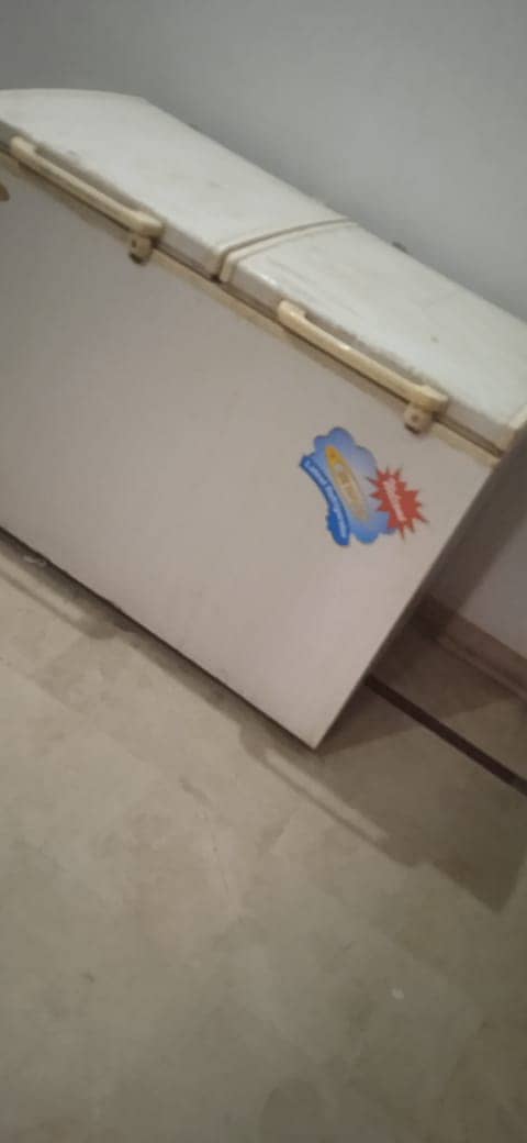 Used Deep Freezer in Excellent Condition for Sale (Waves ) 1
