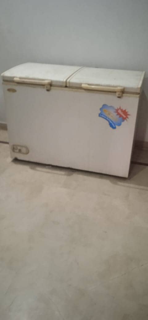 Used Deep Freezer in Excellent Condition for Sale (Waves ) 3