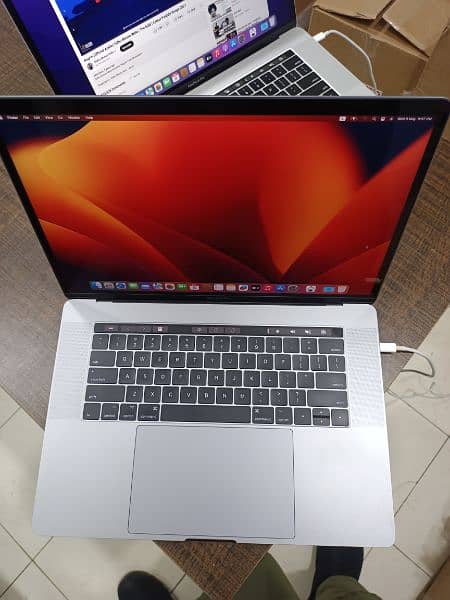 MACBOOK PRO 2017 15 INCH TOUCHBAR CORE I7 QUAD-CORE 16GB  512GB 6