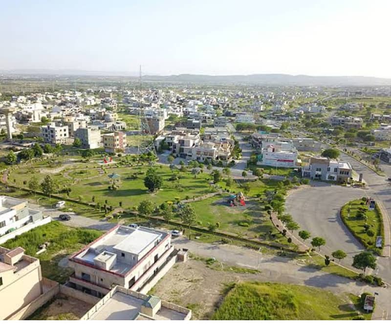 311 Square Yard Corner Commercial Plot Available For Sale In Mumtaz City Islamabad. 1