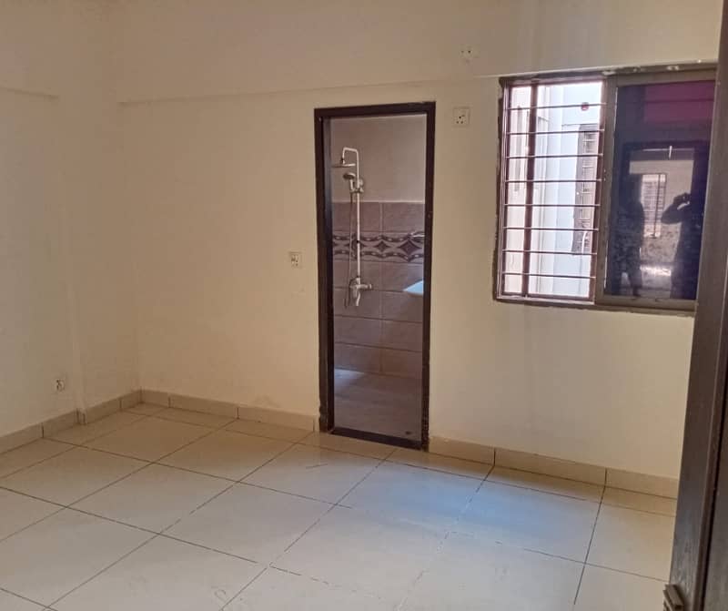 For Sale - 2nd Floor (With Roof) Corner - 3Bed DD Flat in Kings Cottages (Ph-1) Block 7 Gulistan e Jauhar 4