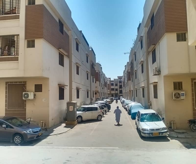 For Sale - 2nd Floor (With Roof) Corner - 3Bed DD Flat in Kings Cottages (Ph-1) Block 7 Gulistan e Jauhar 11