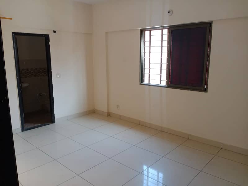 For Sale - 3 Bed DD Corner Flat, 2nd Floor With Roof In Kings Cottages Gulistan E Jauhar Block 7 Karachi 6