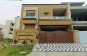 Prime Location House In LDA Avenue - Block J Sized 10 Marla Is Available 0