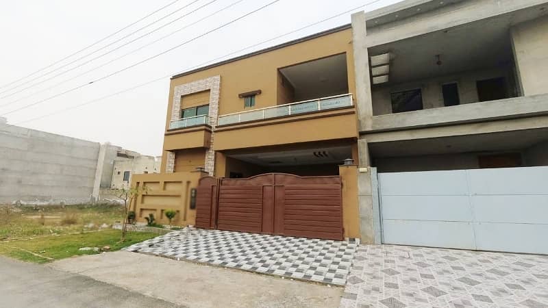 Prime Location House In LDA Avenue - Block J Sized 10 Marla Is Available 1