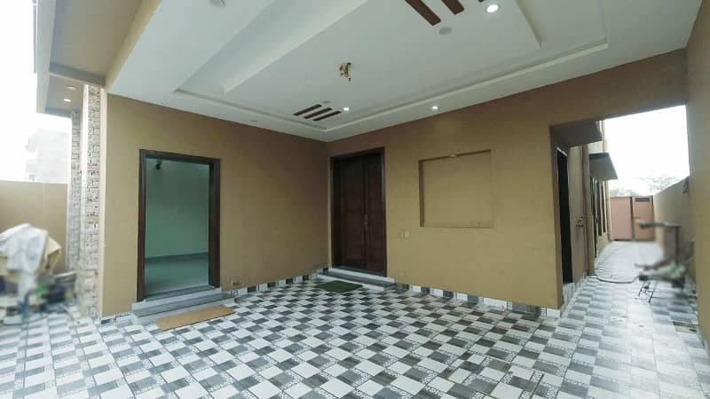 Prime Location House In LDA Avenue - Block J Sized 10 Marla Is Available 5