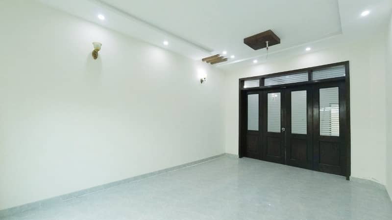 Prime Location House In LDA Avenue - Block J Sized 10 Marla Is Available 7