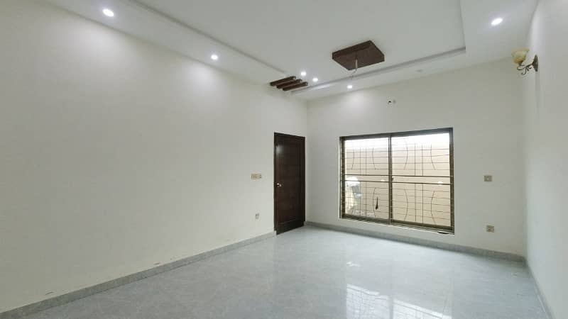 Prime Location House In LDA Avenue - Block J Sized 10 Marla Is Available 8